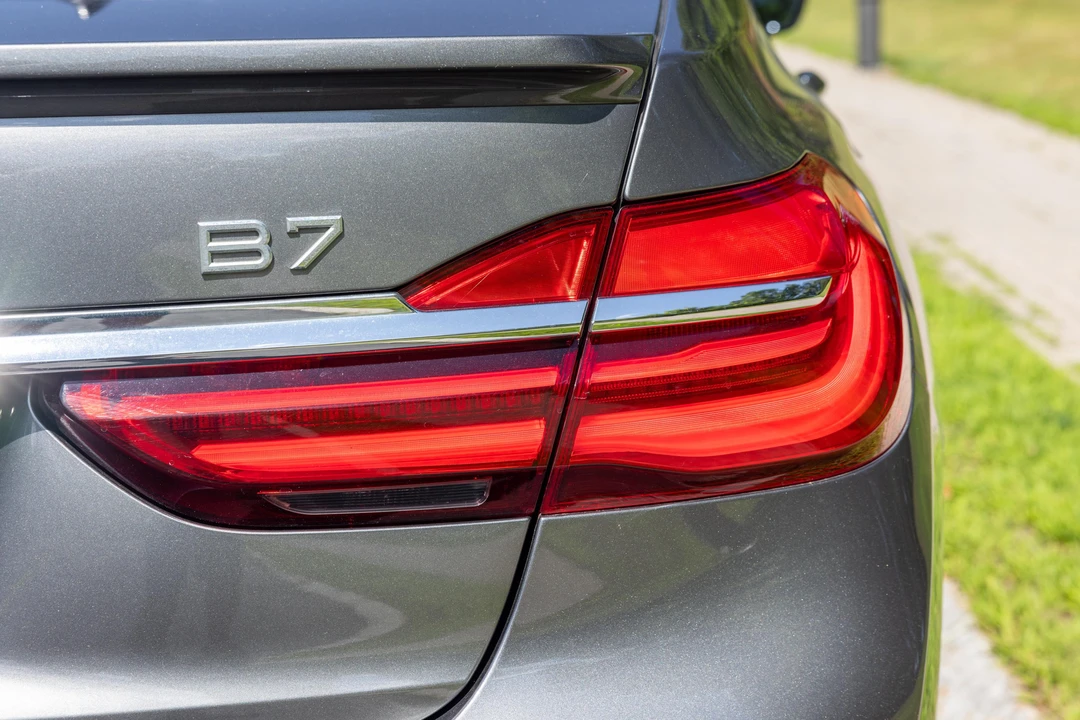 2017 BMW Alpina B7 - Image 14 of 31