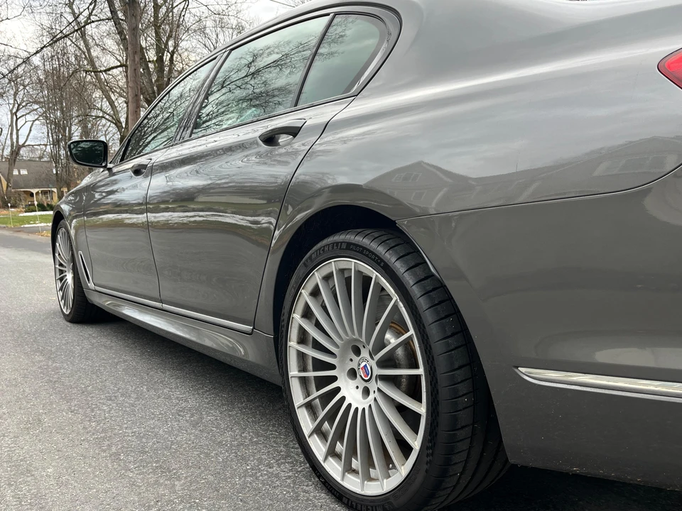 2017 BMW Alpina B7 - Image 27 of 31