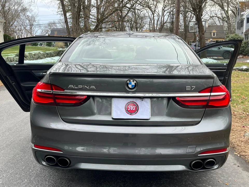 2017 BMW Alpina B7 - Image 8 of 31