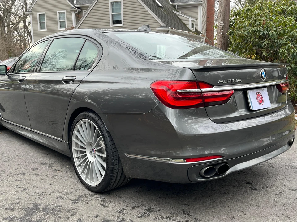 2017 BMW Alpina B7 - Image 28 of 31