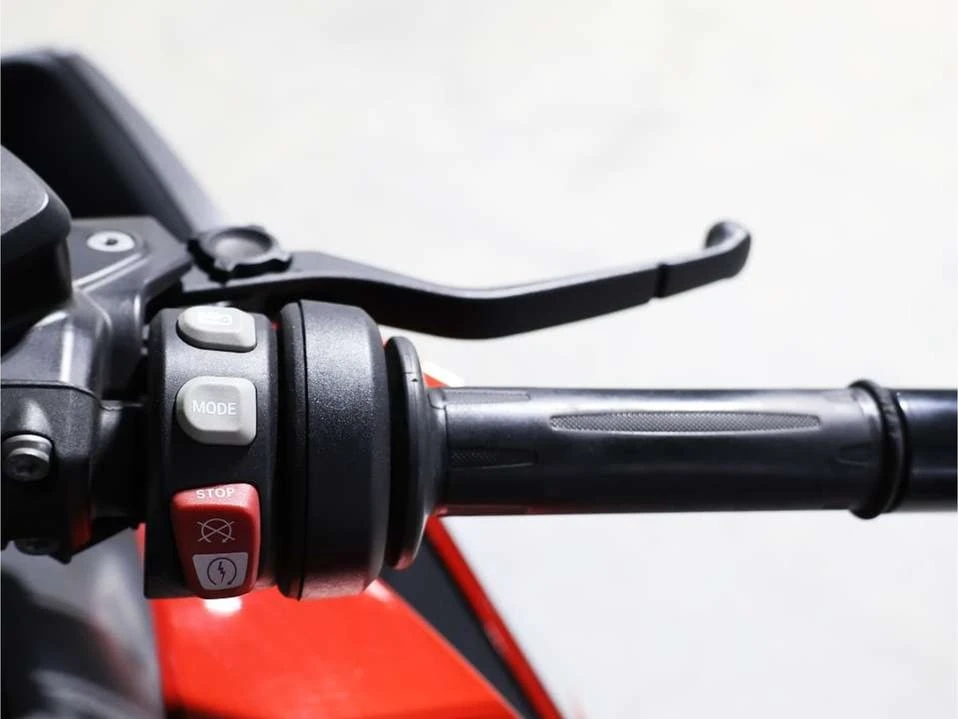 2017 BMW K1600 - Image 12 of 17