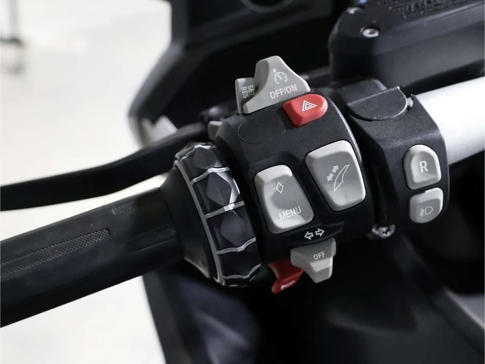 2017 BMW K1600 - Image 10 of 17