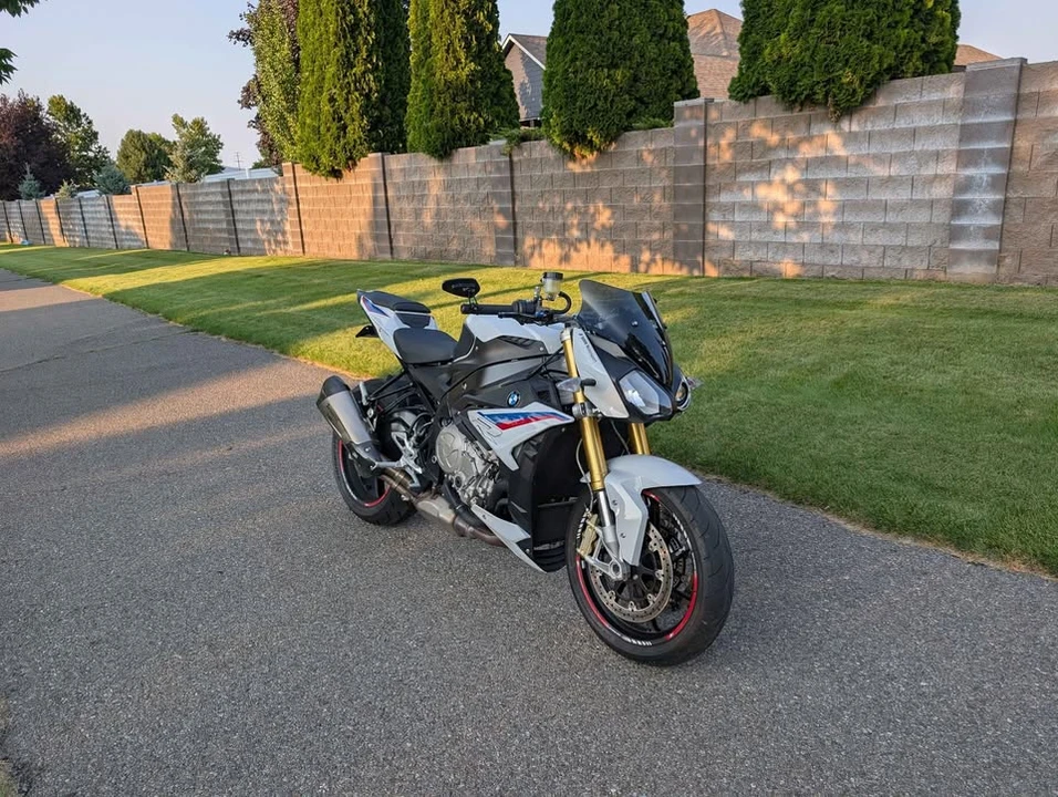 2017 BMW S1000 - Image 2 of 11