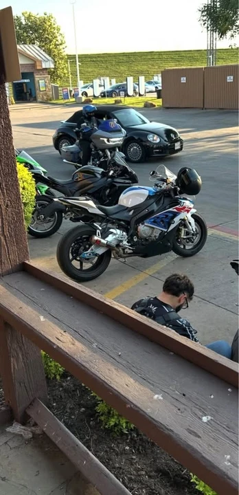 2017 BMW S1000 - Image 4 of 4