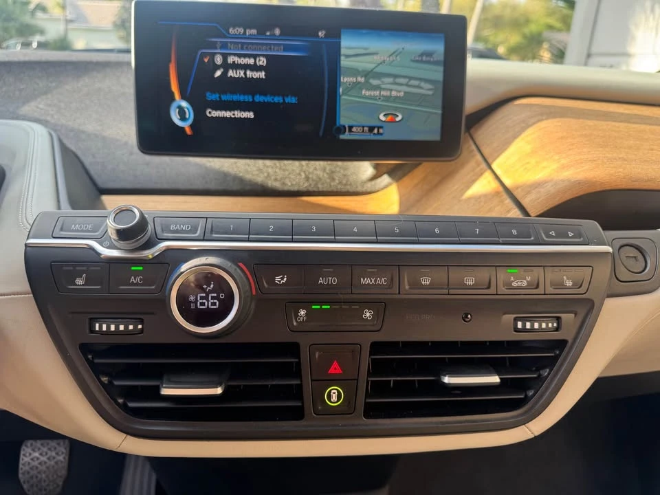 2017 BMW i3 - Image 11 of 13