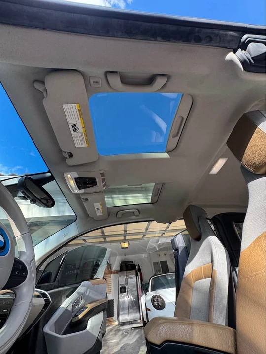 2017 BMW i3 - Image 12 of 13