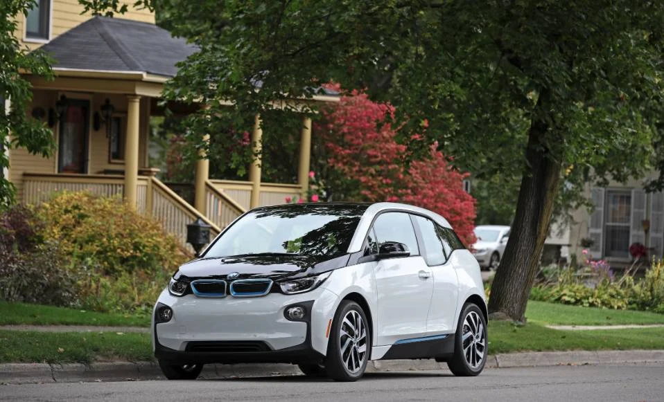 2017 BMW i3 - Image 2 of 11