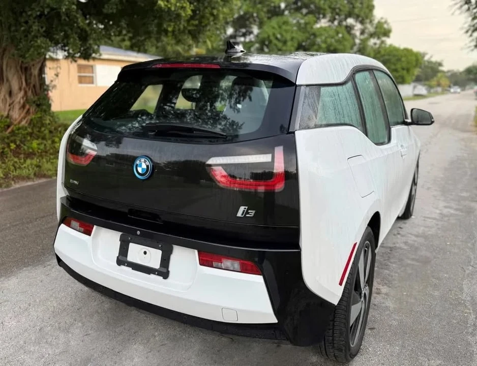 2017 BMW i3 - Image 11 of 16