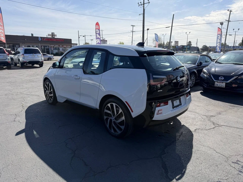 2017 BMW i3 - Image 4 of 17