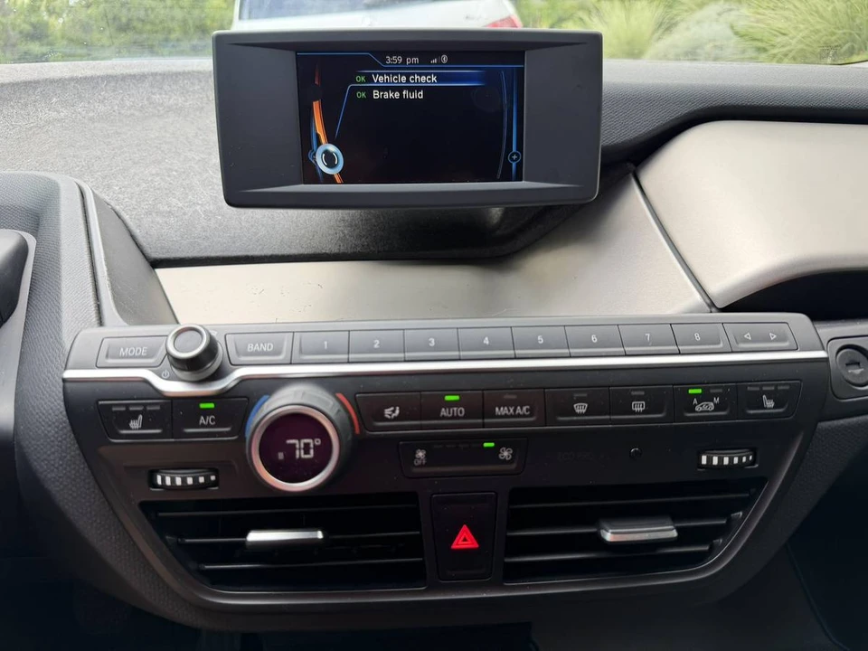 2017 BMW i3 - Image 10 of 11