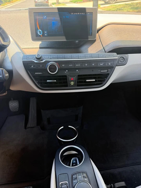 2017 BMW i3 - Image 10 of 10