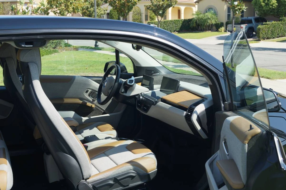 2017 BMW i3 - Image 10 of 21