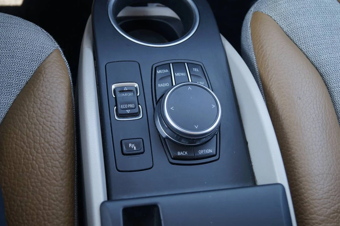 2017 BMW i3 - Image 16 of 21