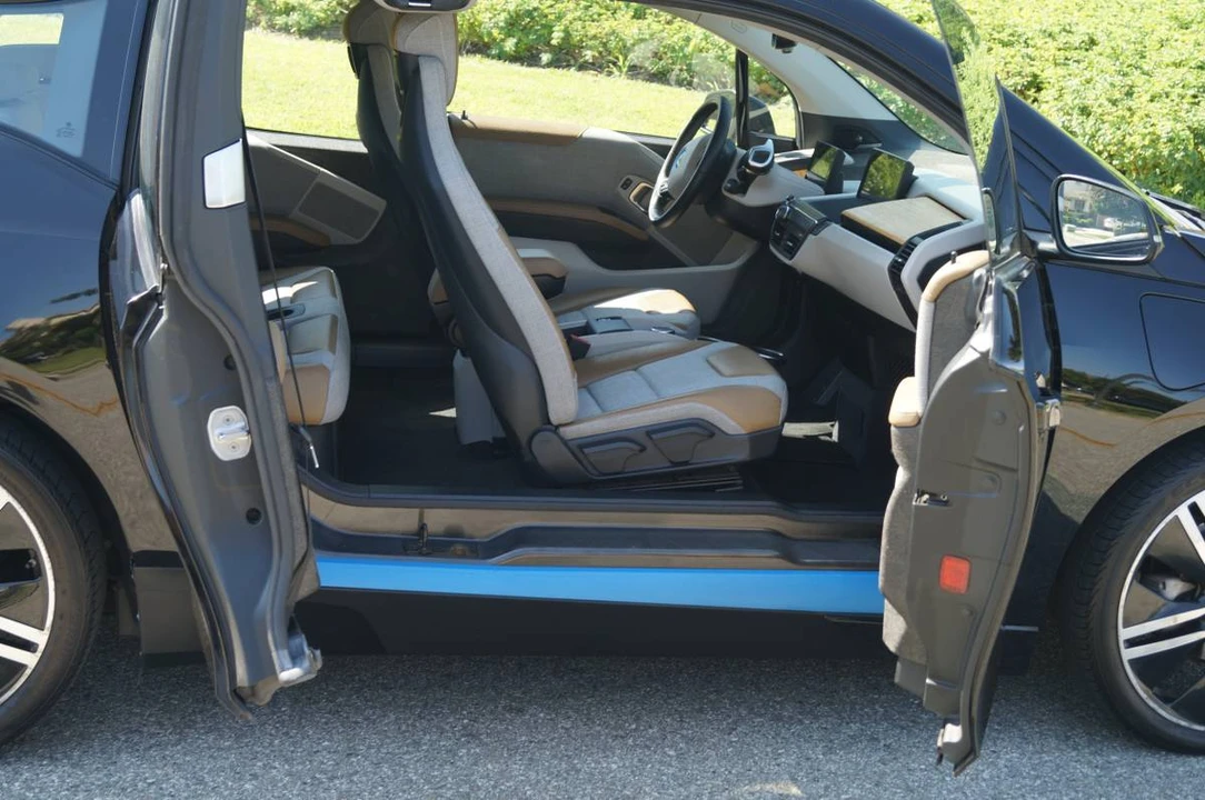 2017 BMW i3 - Image 9 of 21
