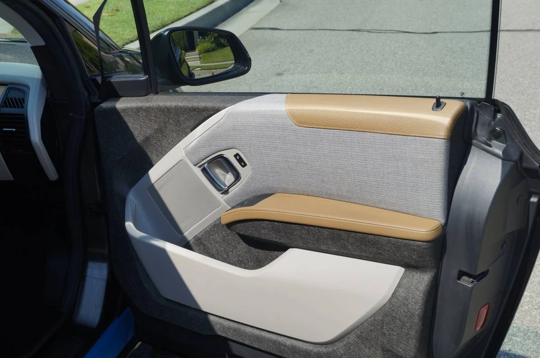 2017 BMW i3 - Image 19 of 21