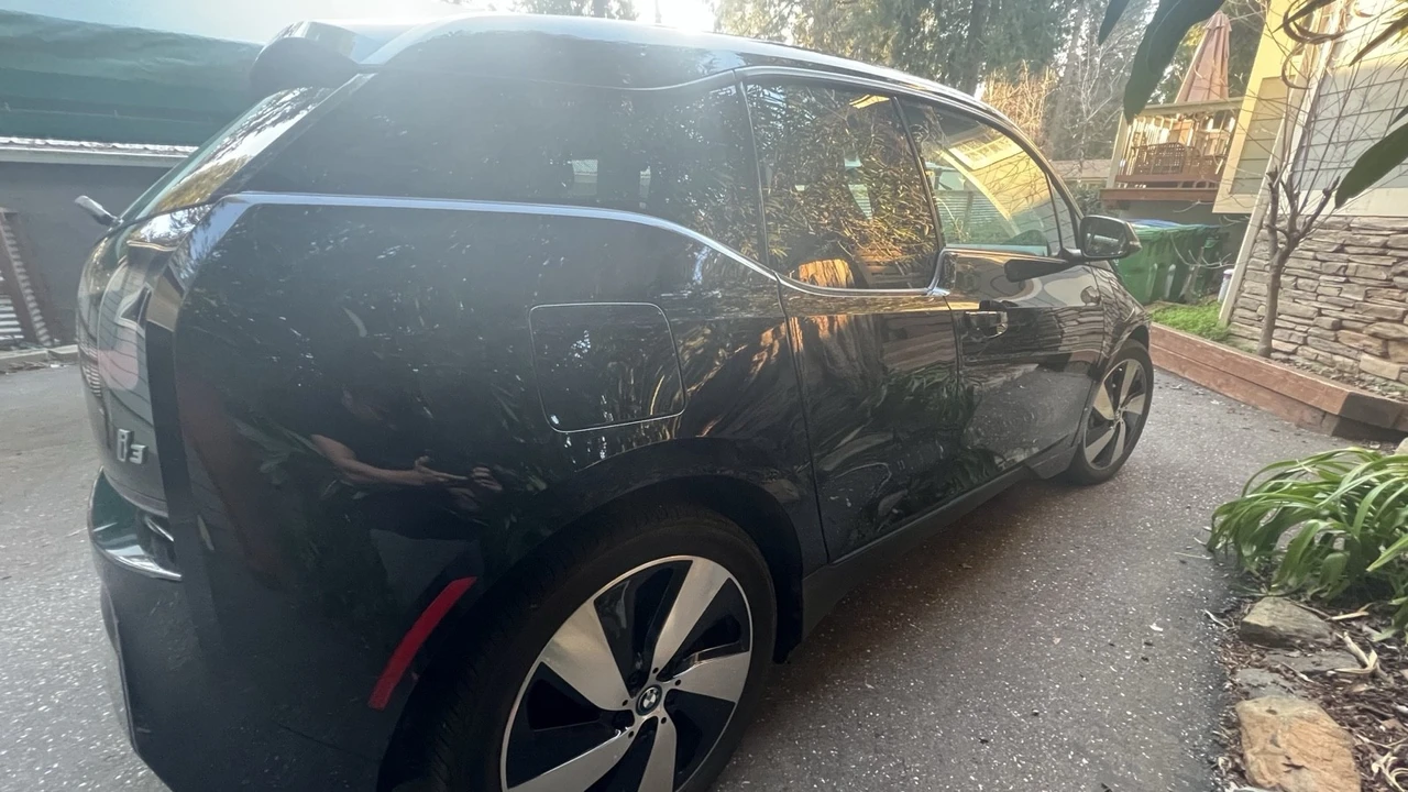 2017 BMW i3 - Image 8 of 13