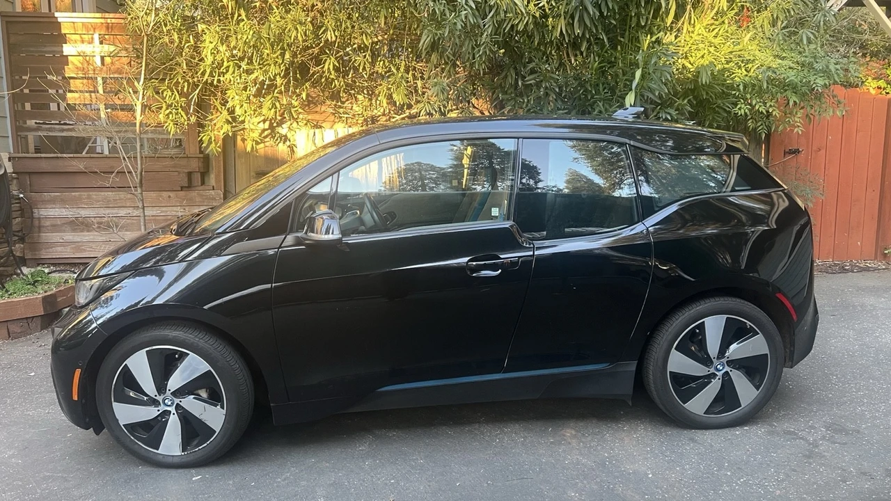 2017 BMW i3 - Image 4 of 13