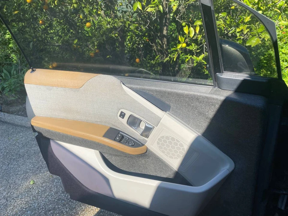 2017 BMW i3 - Image 14 of 23