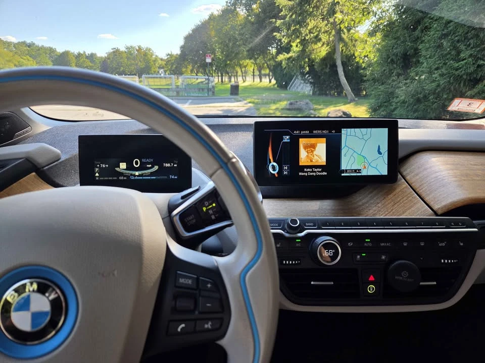 2017 BMW i3 - Image 11 of 13