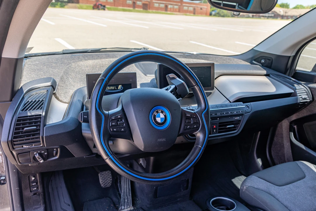 2017 BMW i3 - Image 26 of 31