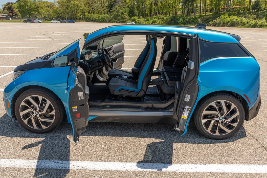 2017 BMW i3 - Image 8 of 31