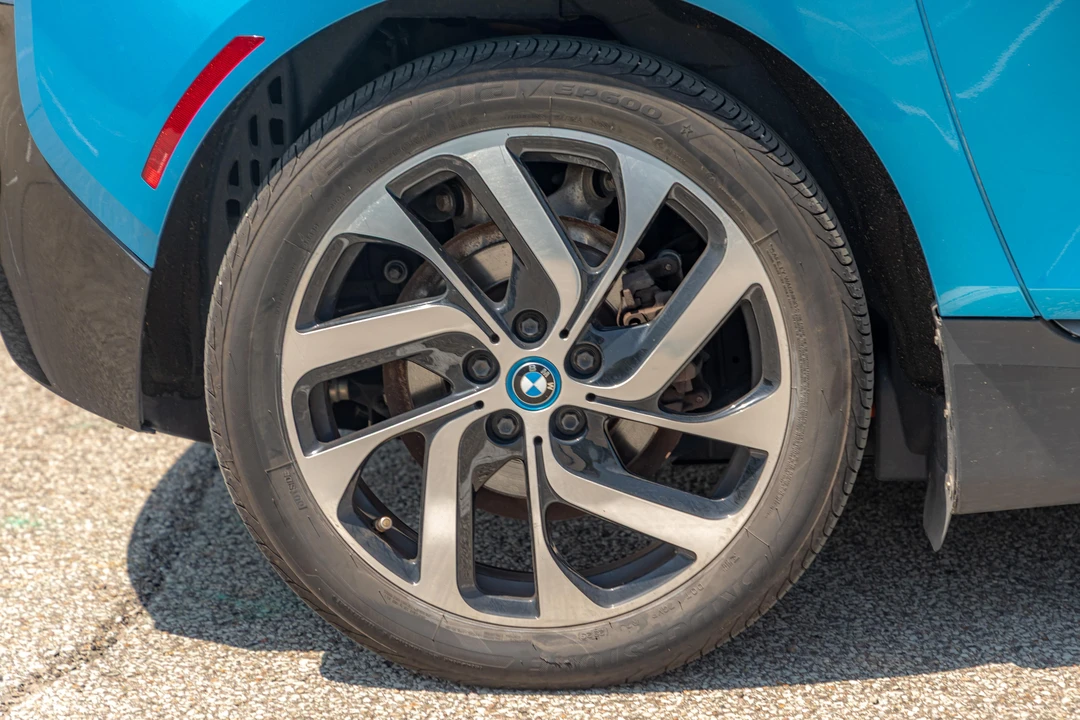 2017 BMW i3 - Image 24 of 31