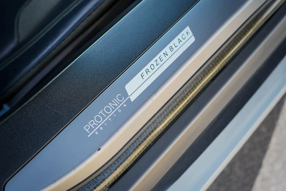 2017 BMW i8 - Image 6 of 15