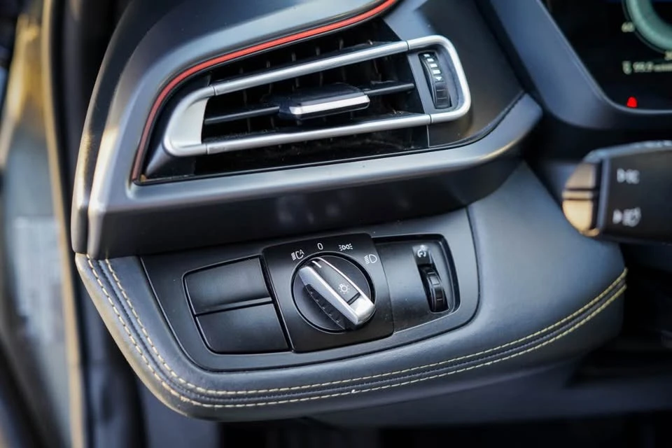 2017 BMW i8 - Image 14 of 15
