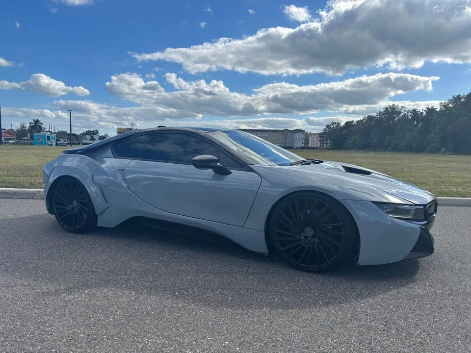 2017 BMW i8 - Image 2 of 10