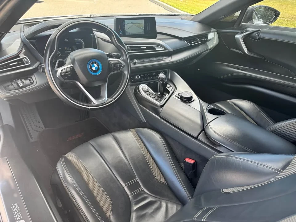 2017 BMW i8 - Image 6 of 10