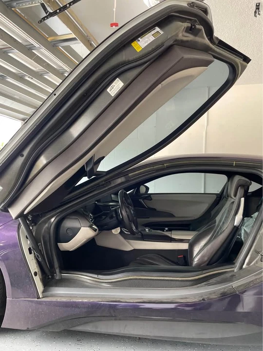 2017 BMW i8 - Image 7 of 10