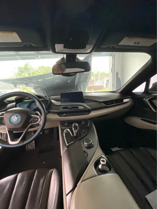 2017 BMW i8 - Image 9 of 10
