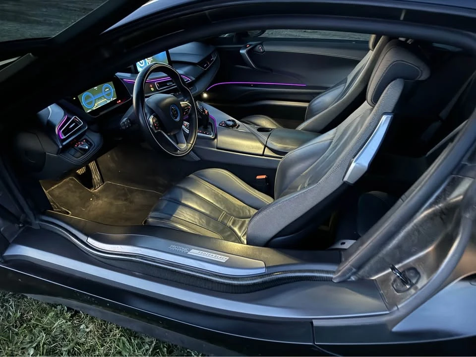 2017 BMW i8 - Image 8 of 12