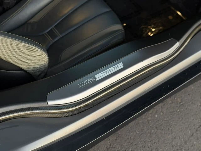 2017 BMW i8 - Image 17 of 21