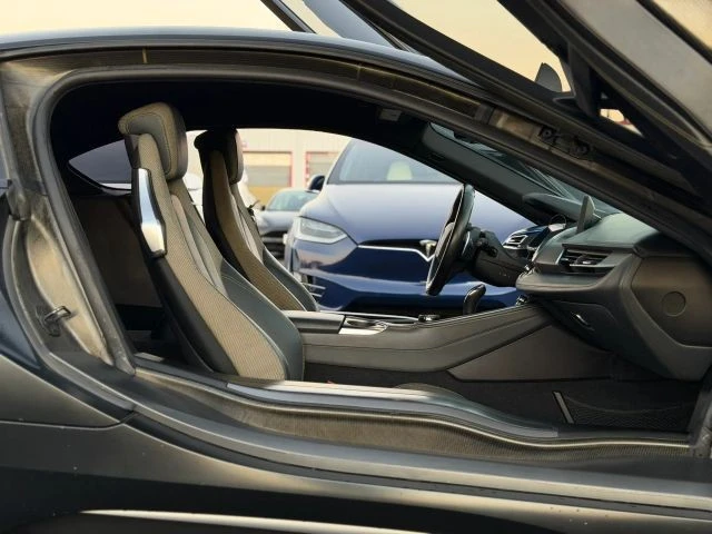 2017 BMW i8 - Image 16 of 21