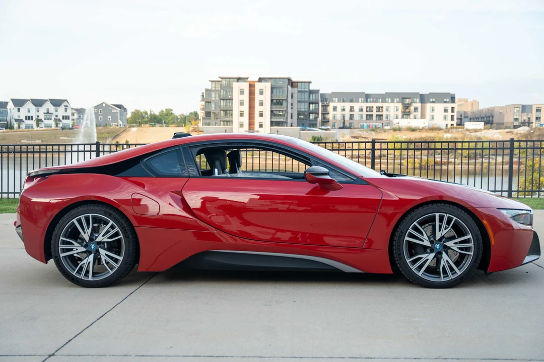 2017 BMW i8 - Image 21 of 31