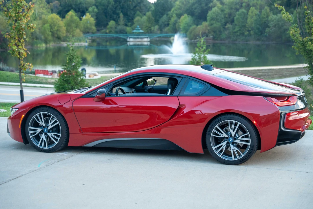 2017 BMW i8 - Image 11 of 31
