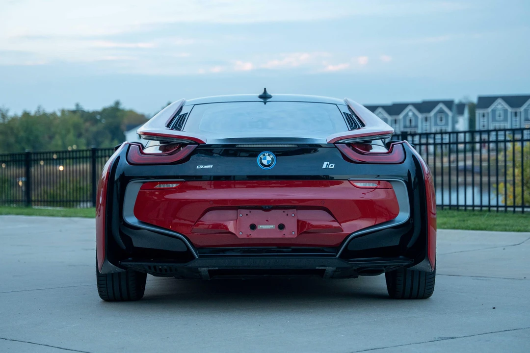 2017 BMW i8 - Image 16 of 31
