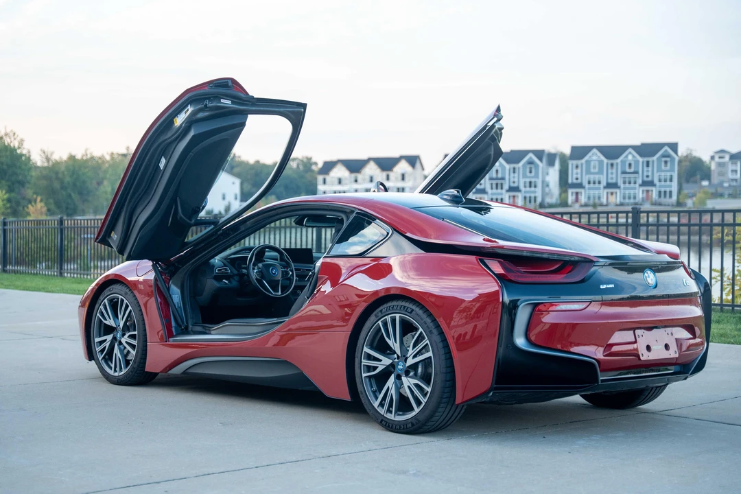 2017 BMW i8 - Image 13 of 31