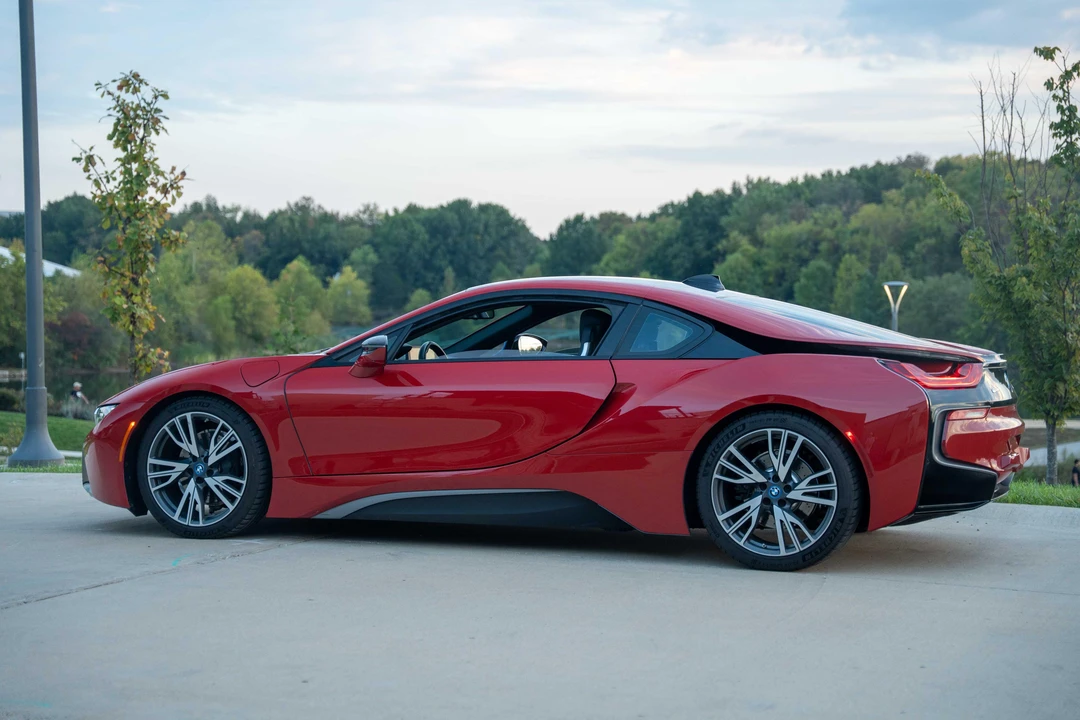 2017 BMW i8 - Image 12 of 31