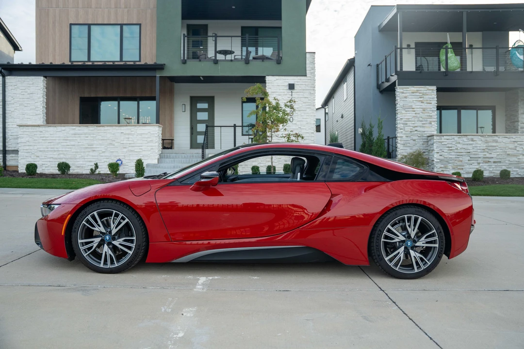 2017 BMW i8 - Image 10 of 31