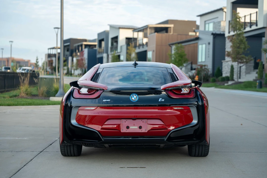 2017 BMW i8 - Image 17 of 31