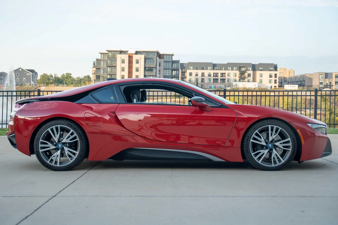 2017 BMW i8 - Image 3 of 31