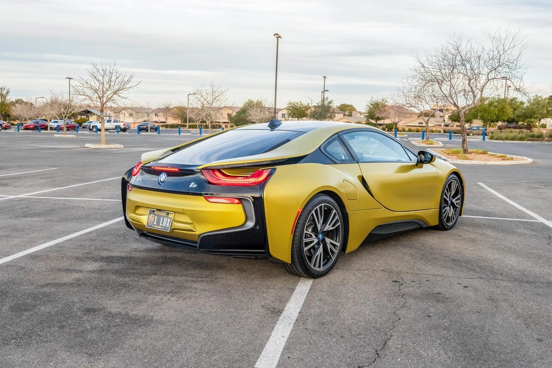 2017 BMW i8 - Image 13 of 31