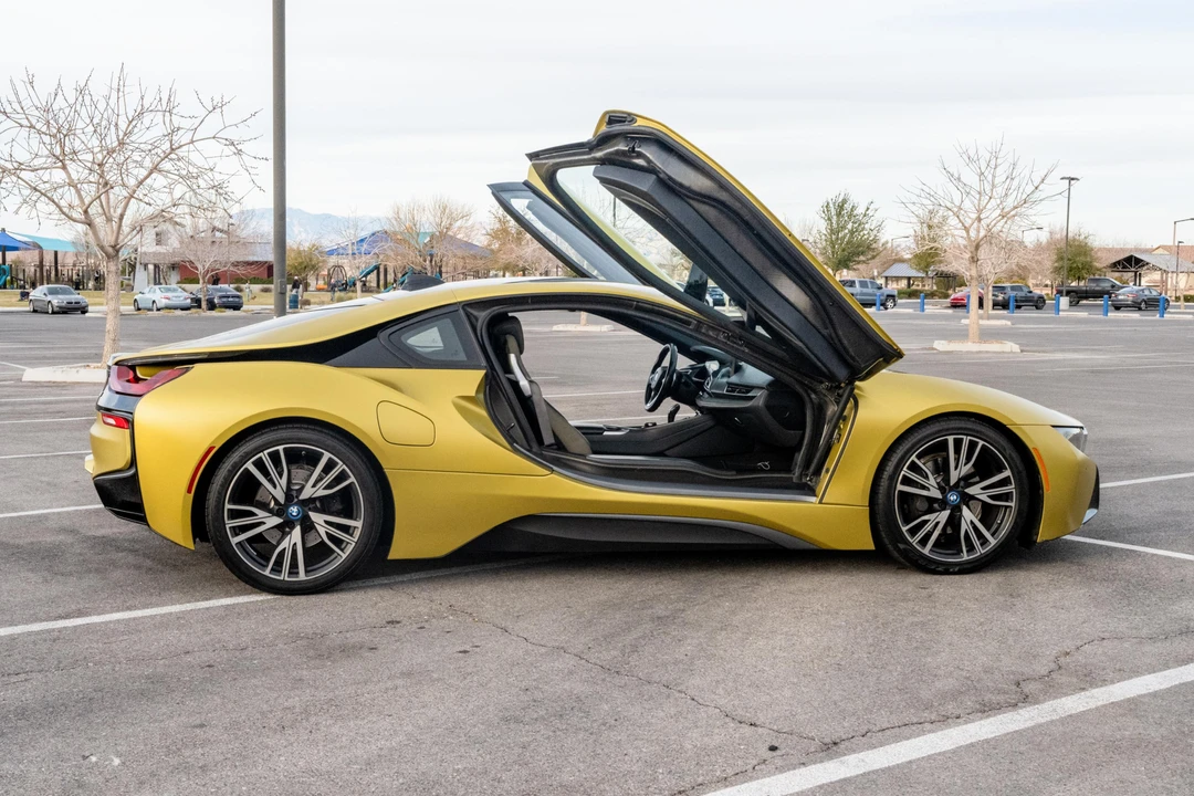 2017 BMW i8 - Image 26 of 31
