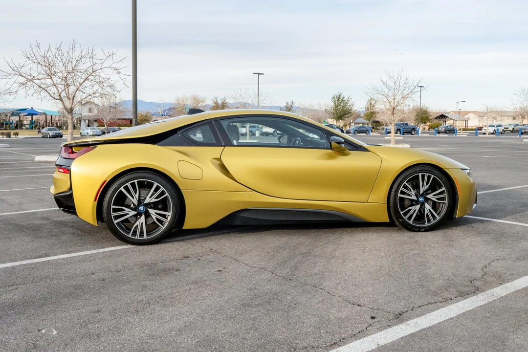 2017 BMW i8 - Image 14 of 31