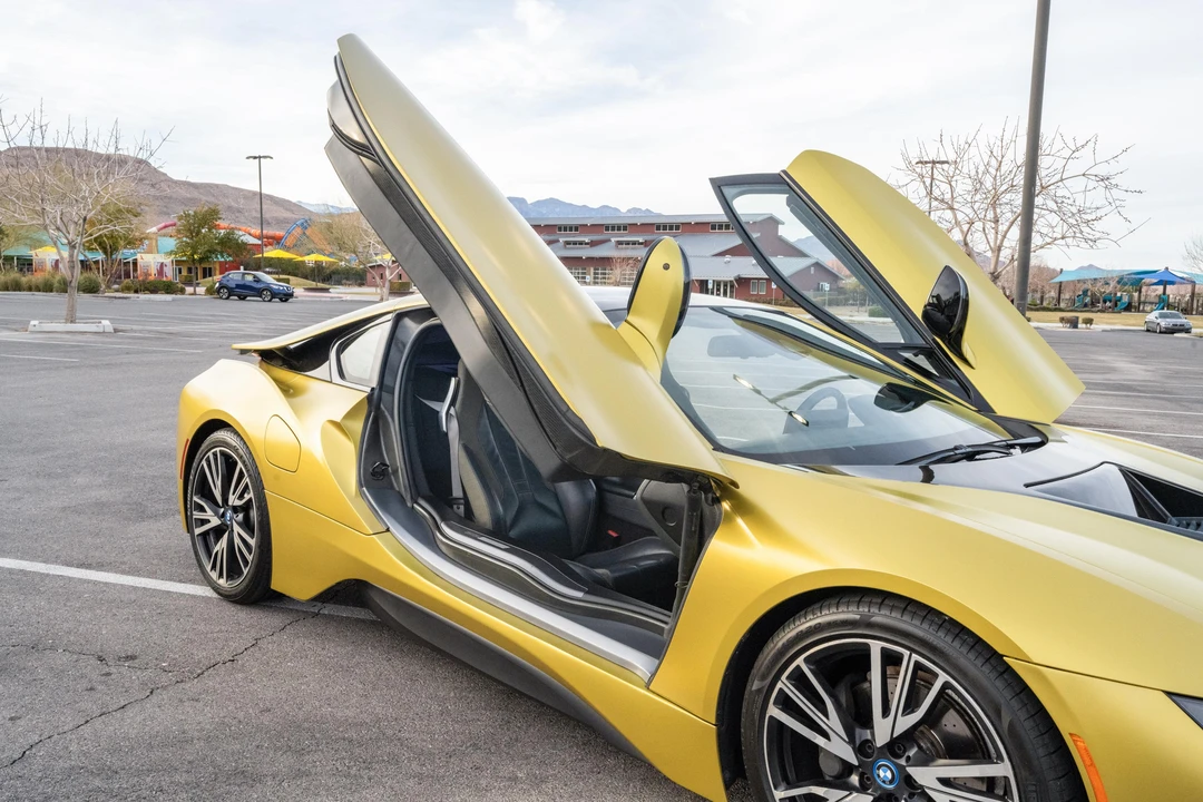 2017 BMW i8 - Image 30 of 31