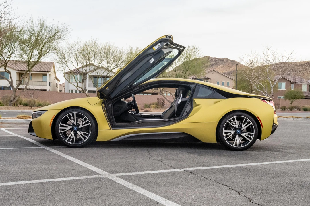 2017 BMW i8 - Image 19 of 31