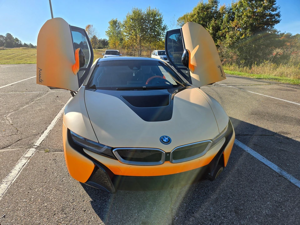 2017 BMW i8 - Image 14 of 31