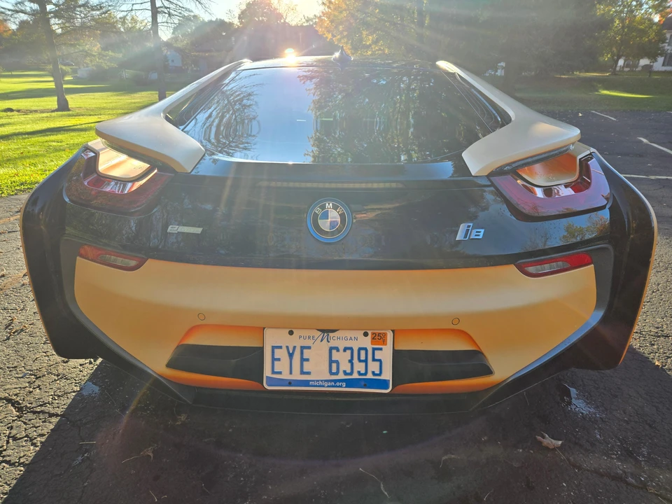 2017 BMW i8 - Image 10 of 31